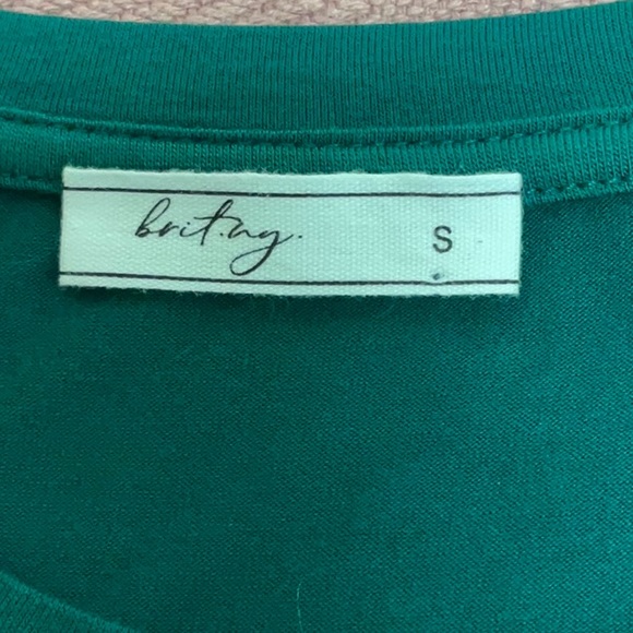 Britney women’s green short sleeve graphic tee, size S - Picture 3 of 7